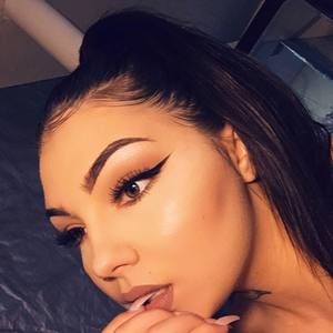 Meet your Posher, Myra